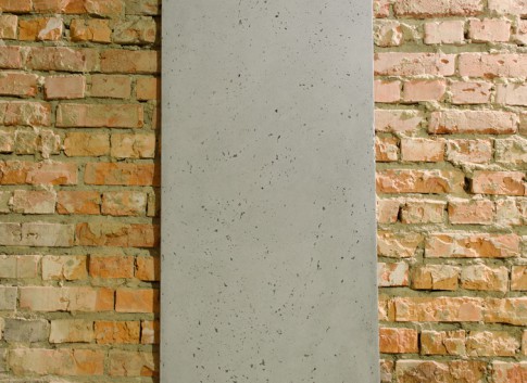 Стеновая интерьерная панель из бетона светло-серая