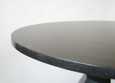Стол из шлифованного бетона